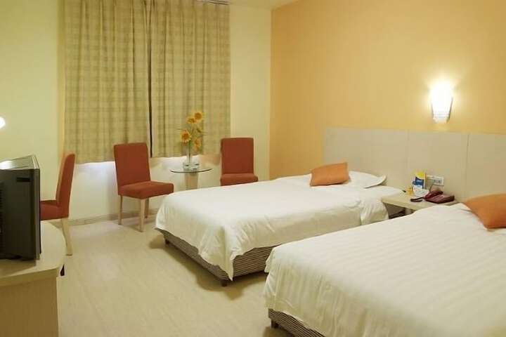 Room 7 of 11
