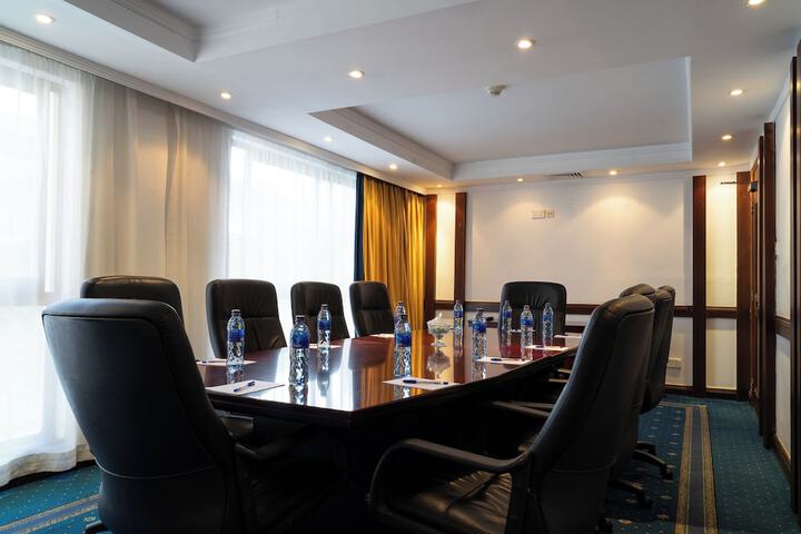 Ballroom/Hall 94 of 110