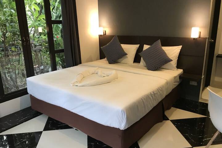 Room 4 of 33