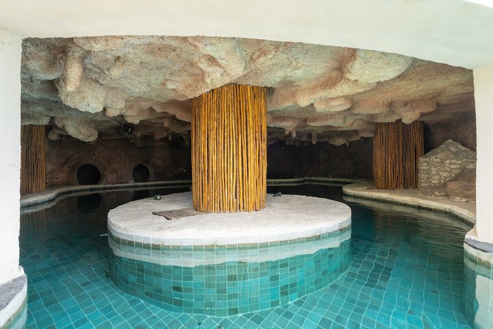 Pool 25 of 67