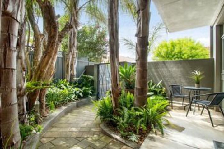 Hotel Exterior 9 of 31