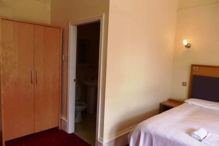 Room 4 of 20
