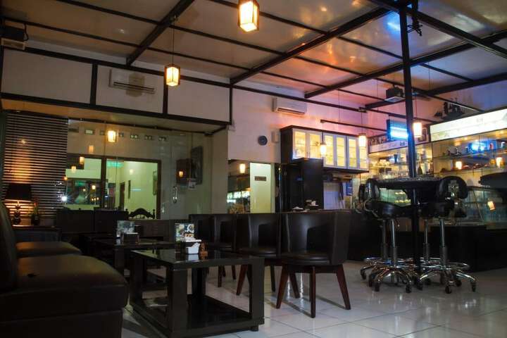 Lounge 18 of 21
