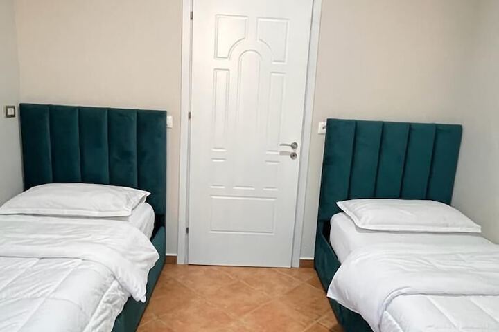 Room 24 of 146