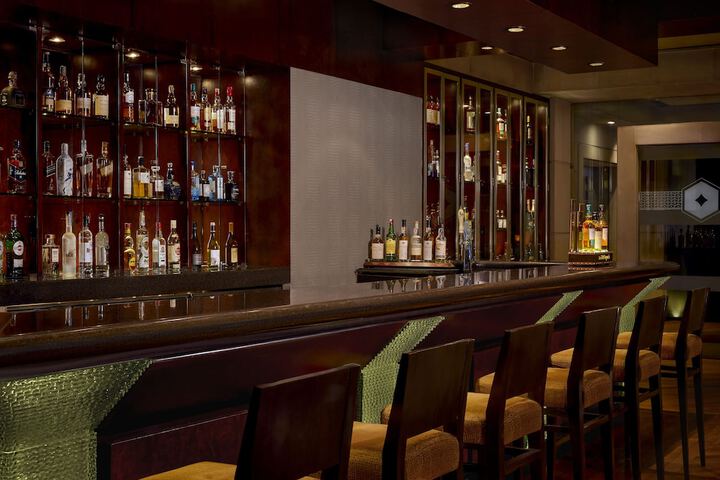 Lounge 55 of 81