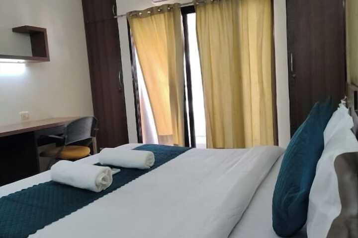Room 10 of 17