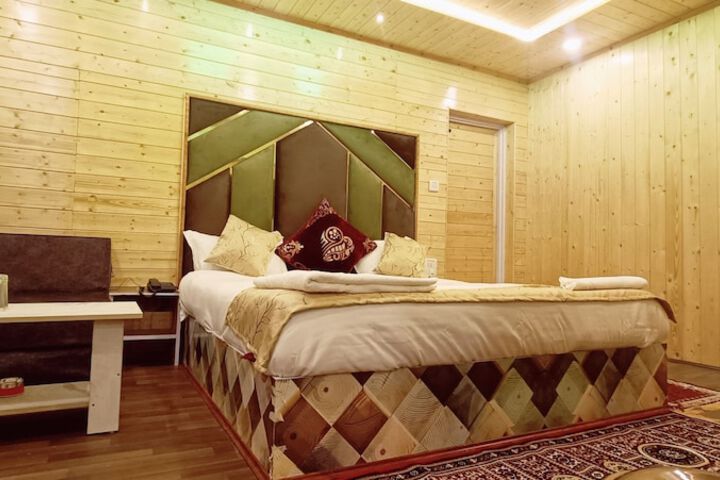 Room 15 of 68