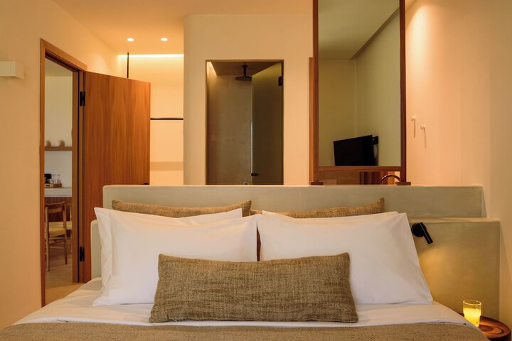 Room 32 of 189