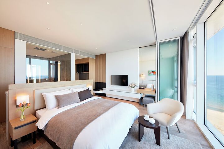 Room 7 of 22