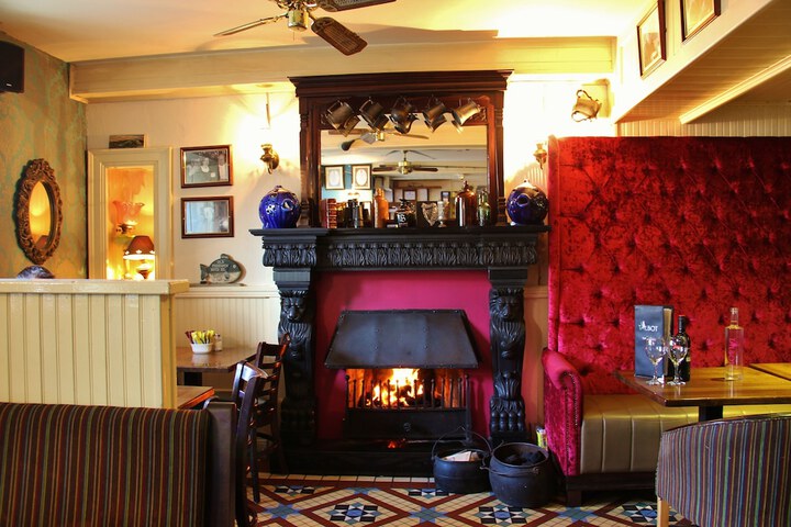 Lounge 50 of 64