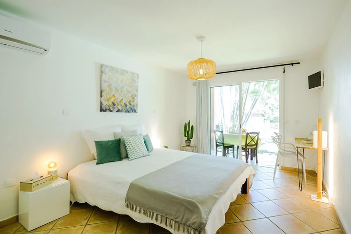 Room 2 of 10