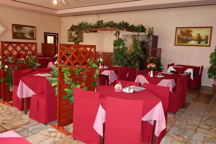 Dining 48 of 76