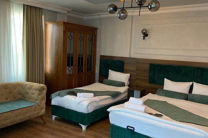 Room 34 of 77