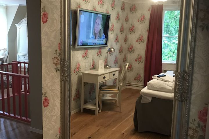 Room 5 of 38