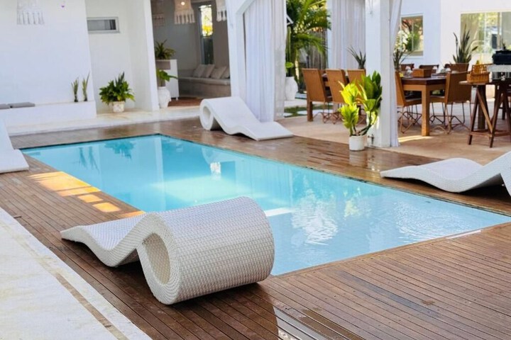 Pool 11 of 14