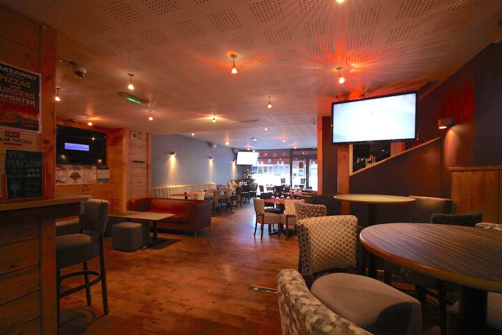 Lounge 70 of 83