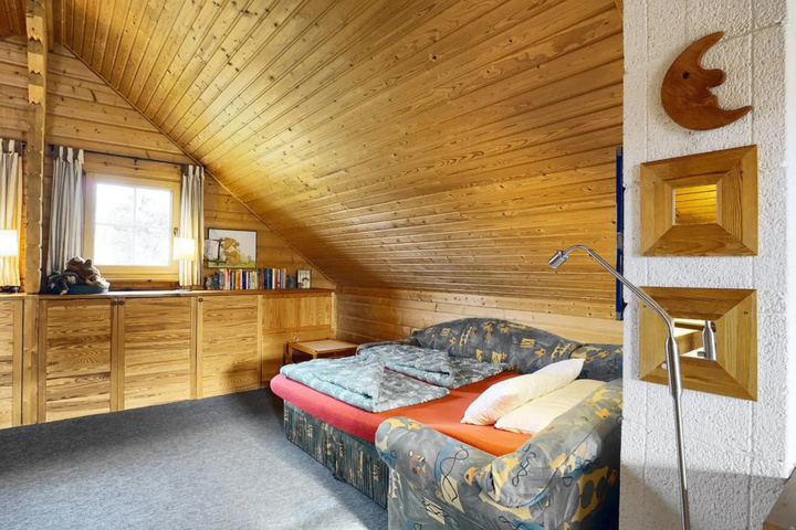 Room 4 of 13