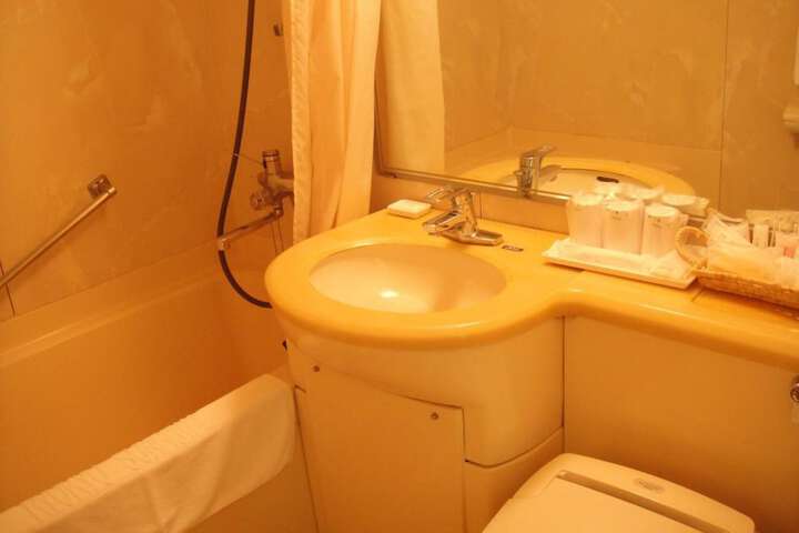 Room 33 of 59