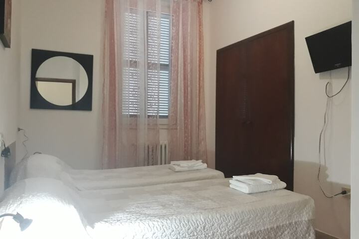 Room 5 of 16