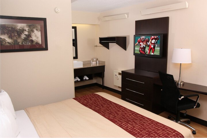 1 King Bed (15 of 18)