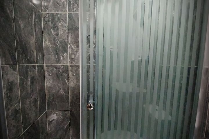 Room 3 of 97