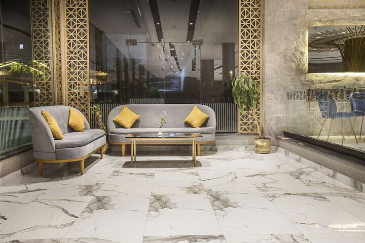 Entrance & Lobby
