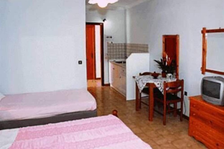 Room 9 of 70