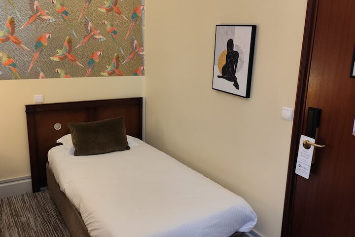 Room 38 of 103