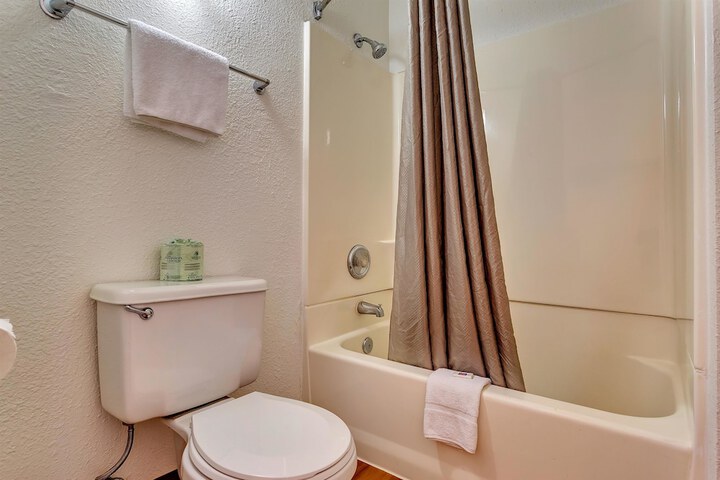 Double Bed Accessible (5 of 18)