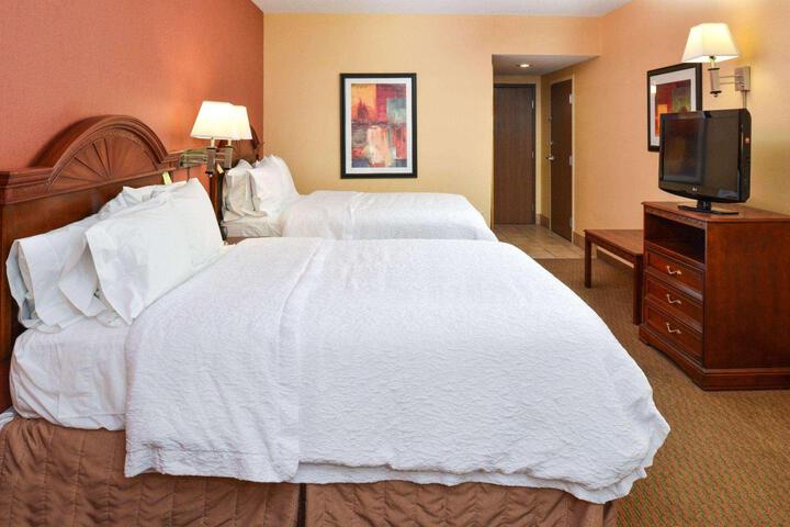 2 Queen Beds (5 of 11)