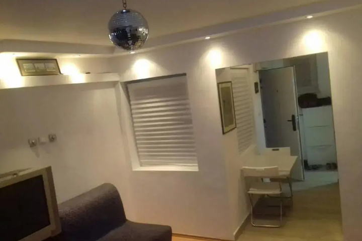 Room 9 of 20