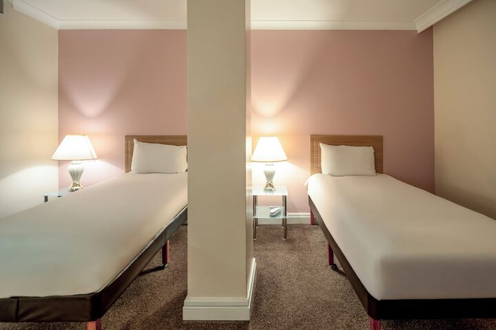 Room 42 of 66