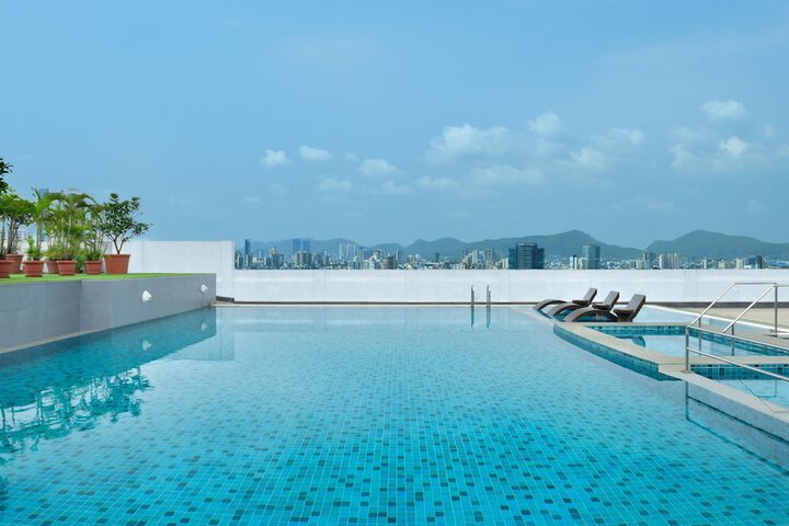 Pool Hotel