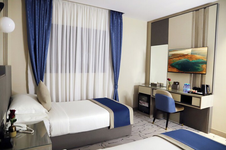 Room 12 of 17