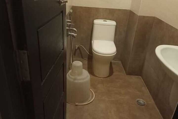 Room 25 of 25