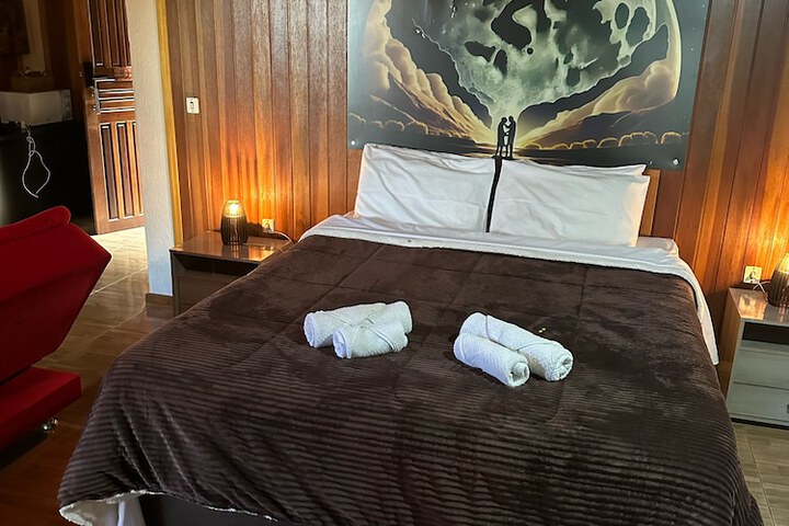 Room 15 of 166