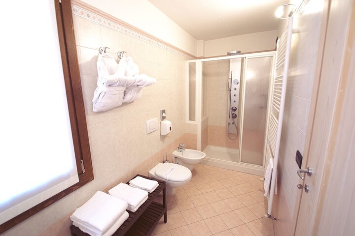 Room 44 of 60