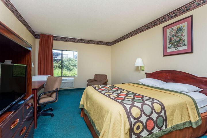 1 Queen Bed Mobility Accessible (11 of 14)