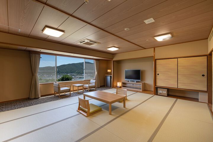 Room 7 of 107