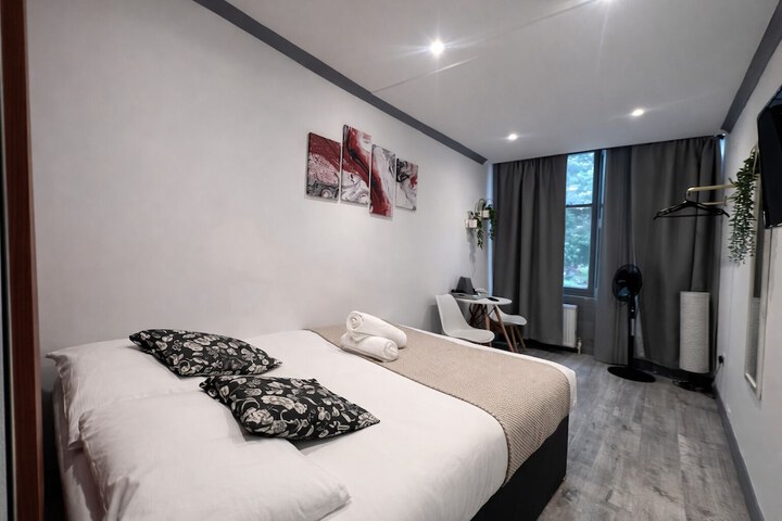 Room 52 of 85