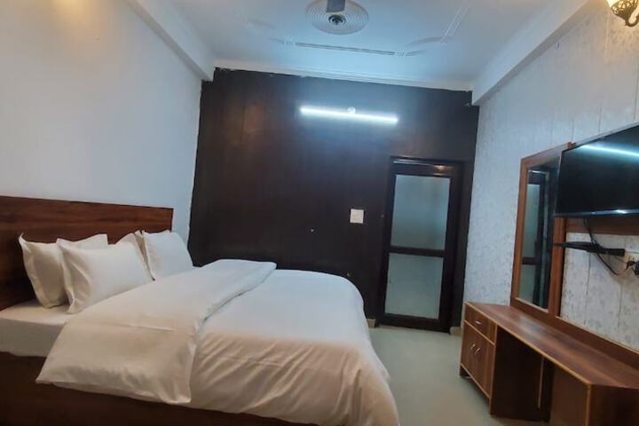 Room 3 of 22