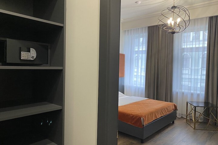 Room 70 of 100