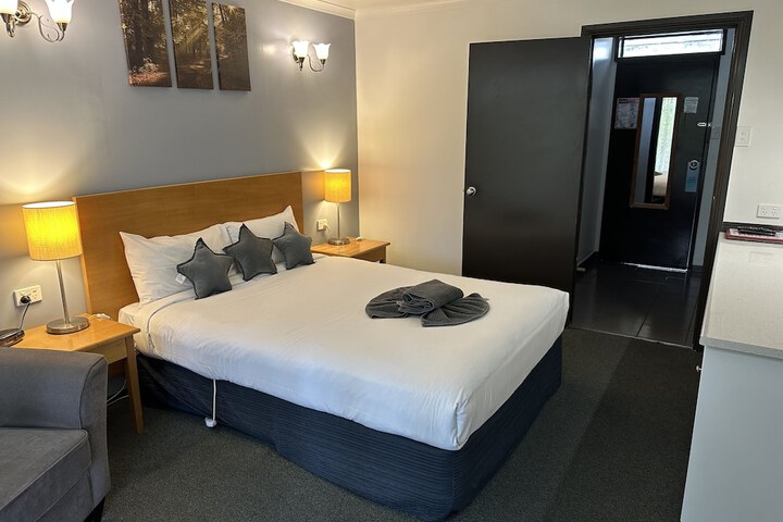 Room 42 of 79