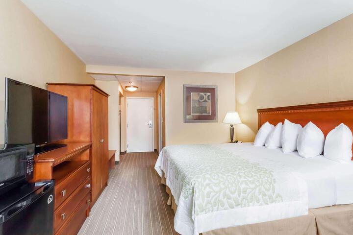 Business King Bed (3 of 8)