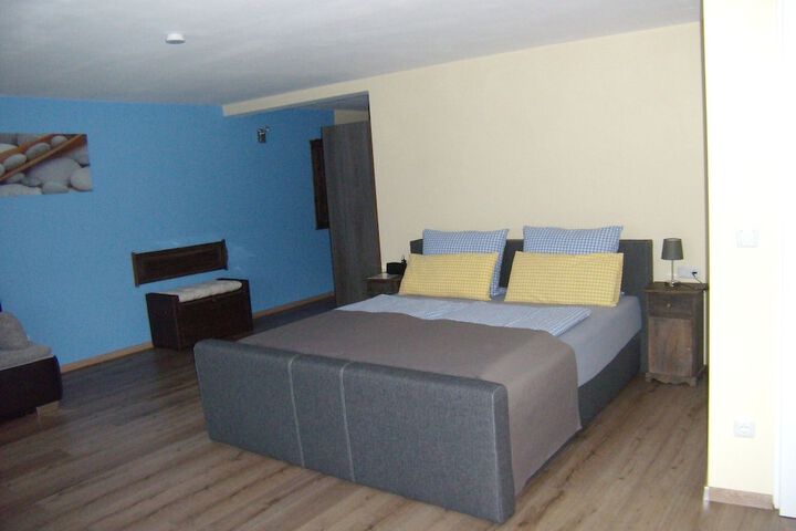 Room 12 of 82