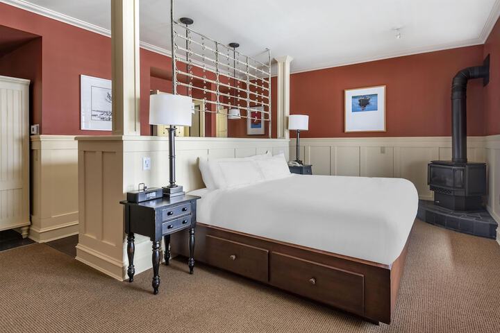 Room 17 of 102