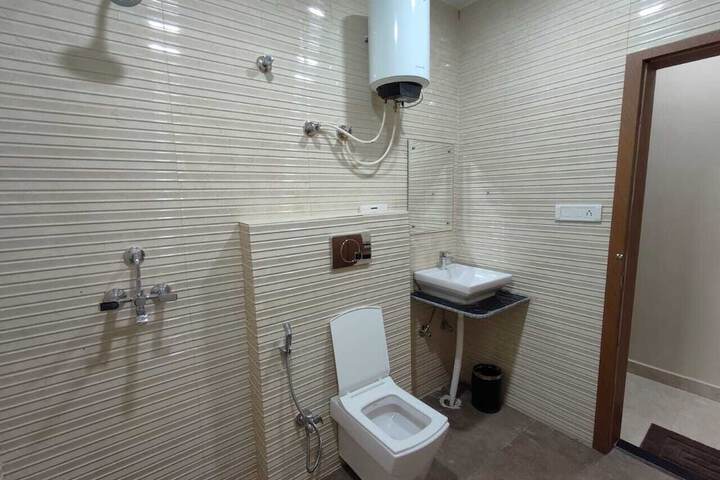 Room 4 of 24