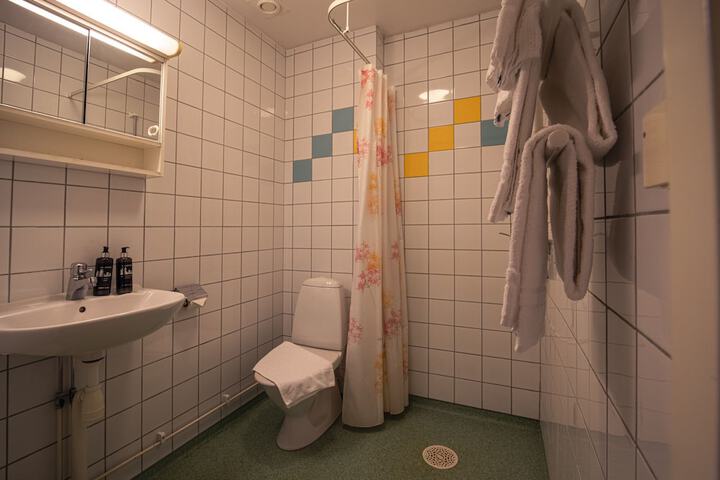 Room 28 of 34