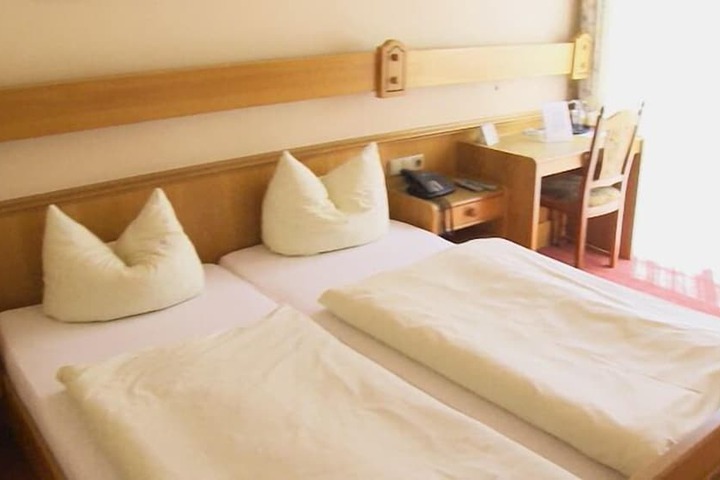 Room 7 of 32
