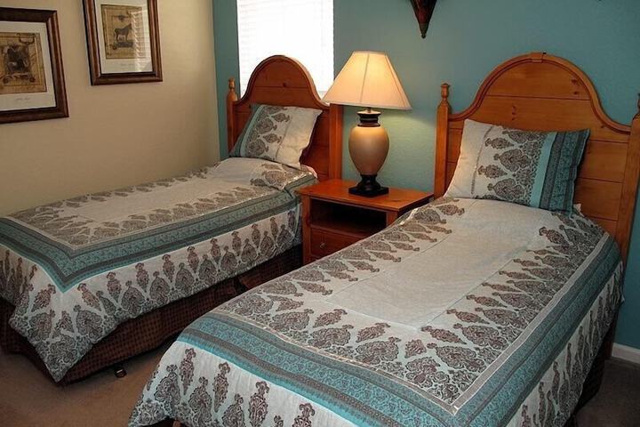 Room 4 of 28